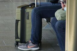 Poszukiwany sam przyszedł na komisariat. Przyniósł bagaże