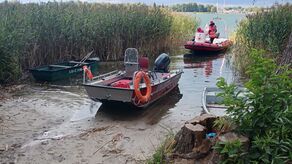 Silny wiatr wywrócił żaglówkę z nastolatkami. Szybka akcja na Jeziorze Białym 