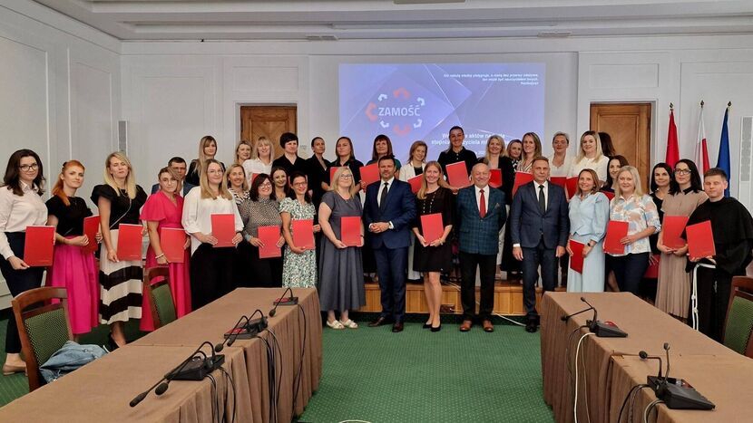Awansowani nauczyciele z zamojskich placówek oświatowych
