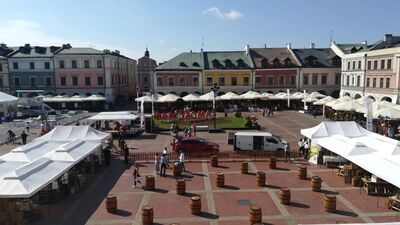 Pierwszy festiwal wina odbył się na zamojskim Rynku Wielkim w 2020 roku. Teraz zbliża się szósta edycja imprezy