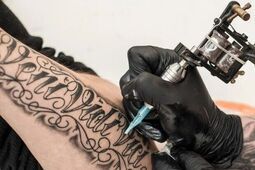 Nauka tatuowania: poznaj dobre wskazówki na start