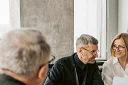 Założenie firmy w Anglii i prowadzenie jej z Polski – aspekty prawne i praktyczne