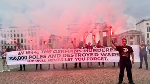 Konfederacja o Powstaniu Warszawskim pod Bramą Brandenburską w Berlinie