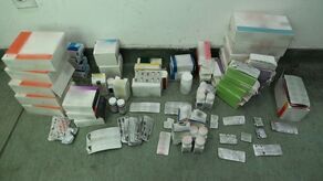 Tysiące tabletek i setki ampułek. KAS zatrzymała nielegalne farmaceutyki na granicy