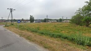 Na tej działce po prawej ratusz chce zbudować nowy obiekt z domem kultury i żłobkiem 