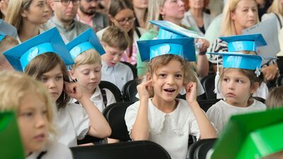 Odwiedziliśmy Szkołę Podstawową nr 16 im. Fryderyka Chopina w Lublinie, gdzie uroczystość rozpoczęcia nowego roku była połączona z pasowaniem na uczniów klas pierwszych.