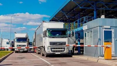 Ponad tysiąc polskich ciężarówek utknęło na Białorusi. "Nie mogą wrócić przez Litwę" 