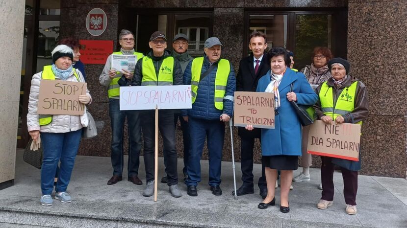 Mieszkańcy Lublina protestujący przeciwko budowie spalarni Kom – Eko