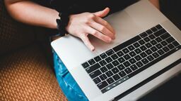 Miała zarabiać na lajkowaniu, a straciła prawie 110 000 złotych