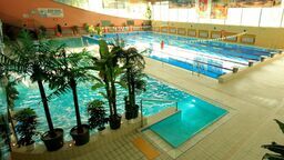 Pływalnia przy Partyzantów (na zdjęciu) w tym ani w przyszłym roku otwarta nie zostanie. Na czas remontu starej hali jej funkcję przejmą baseny szkolne