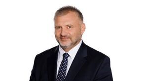 Dobro wymiaru sprawiedliwości wymaga odważnych decyzji. Nie można pozostawiać na kluczowych stanowiskach osób, które uczestniczyły w upolitycznionej procedurze awansowej przed nieprawidłowo powołaną Krajową Radą Sądownictwa. Ich dalsze urzędowanie godziłoby w niezależność sądów i zaufanie obywateli do państwa prawa – stwierdził minister Waldemar Żurek odwołując prezesów mimo negatywnych opinii kolegiów