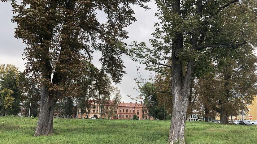 Nowe bloki będą wyższe niż budynki dawnych koszar, a ich elewacje nie zostały zaprojektowane tak, by nawiązywać architektonicznie do tej dawnej zabudowy