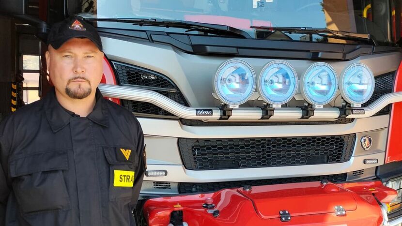 Starszy ogniomistrz Łukasz Sowa swoją postawą udowodnił, że strażacy niosą pomoc nie tylko na służbie