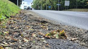 Al. Warszawska w Lublinie doczekała się nowego asfaltu. Prace zakończyły się kilka dni temu. Niestety opady deszczu uszkodziły pobocza