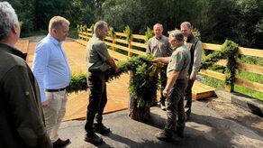 Remont drewnianego mostu nie był wielką inwestycją, ale jej zakończenie leśnicy świętowali z pompą