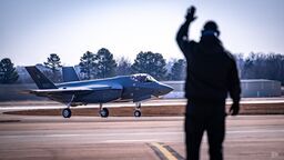 Pierwszy polski pilot ukończył kurs instruktorski na myśliwcu F-35