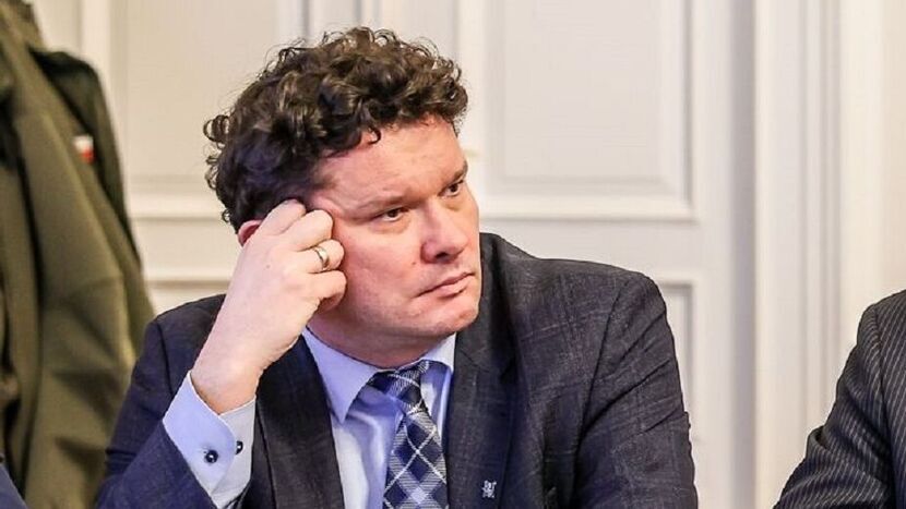 Był dyrektorem w MON u Błaszczaka. Został prezesem w PKS