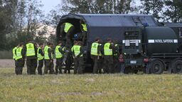 Słuzby na miejscu upadku rosyjskiego drona w Wohyniu