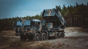 Wyrzutnia rakiet Homar-K, czyli koreańska wyrzutna K239 Chunmoo zamontowana na ciężarówce Jelcz