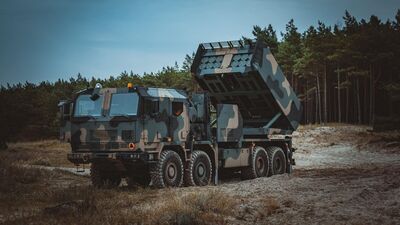 Wyrzutnia rakiet Homar-K, czyli koreańska wyrzutna K239 Chunmoo zamontowana na ciężarówce Jelcz