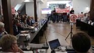 Podczas sesji rady miasta i gminy w Końskowoli mieszkańcy ostro sprzeciwili się farmie wiatrowej