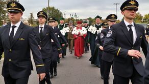 Po liturgii w Bazylice Narodzenia NMP, uczestnicy w uroczystym pochodzie udali się do siedziby Akademii przy ul. Wojsławickiej.
