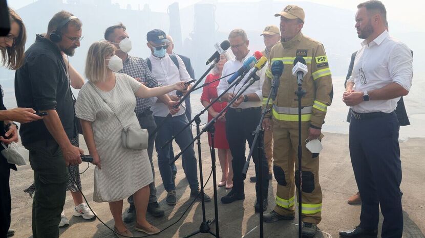 W Bełżycach przez cały czas się dymi. Wojewoda: Sytuacja pod kontrolą