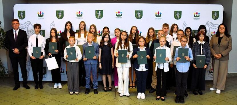 Wręczenie stypendiów odbyło się w sali konferencyjnej Urzędu Miejskiego we Włodawie
