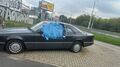 Zostawiony kilka miesięcy temu samochód utrudnia wjazd i wyjazd z parkingu przy ul. Balonowej. Mimo próśb ze strony mieszkańców na odholowanie go w inne miejsce żadna ze służb na razie się nie zdecydowała. Wszystkiemu winne mają być przepisy