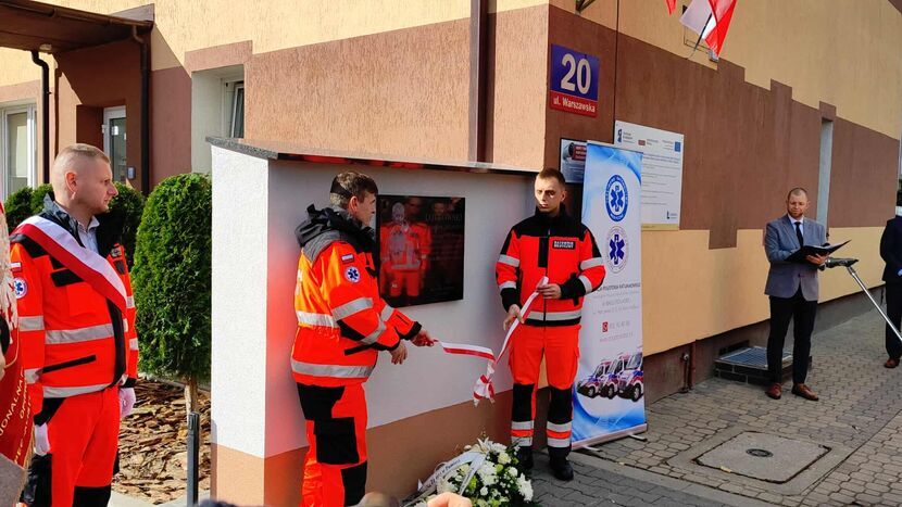 "Bohaterowie nie noszą peleryny, tylko mundury". Ratownicy z Białej Podlaskiej upamiętnili kolegę Czarka