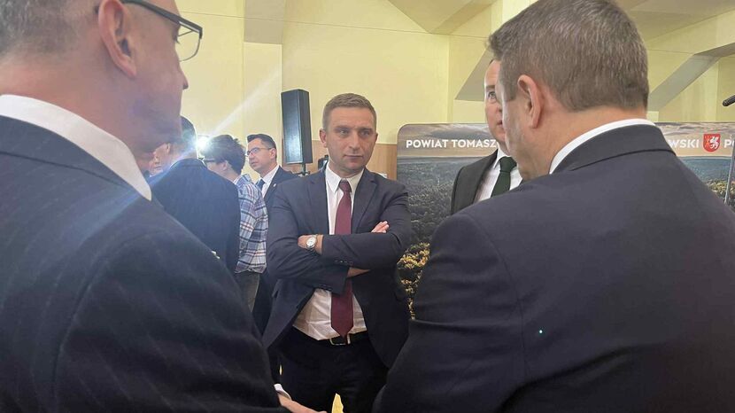 Robert Bąkiewicz na konferencji w Tomaszowie Lubelskim. Był jednym z panelistów wydarzenia