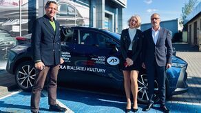 Dwie instytucje kultury i sportu dostały toyoty prosto z salonu