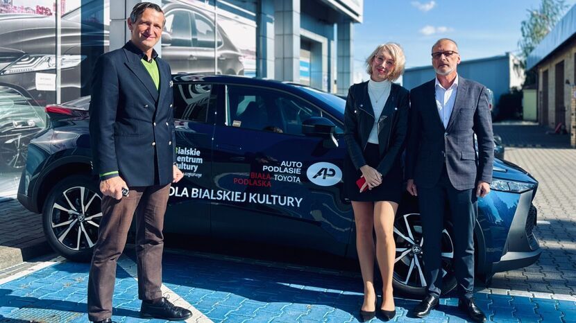 Dwie instytucje kultury i sportu dostały toyoty prosto z salonu