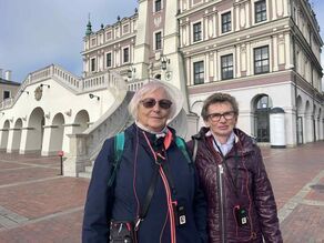 W czasie, gdy w Zamojskiej Akademii Kultury trwało podsumowanie sezonu turystycznego, miasto zwiedzały panie Grażyny, sąsiadki z Blachowni koło Częstochowy, które na wycieczkę przyjechały z grupą słuchaczy Uniwersytetu Trzeciego Wieku. W ramach kilkudniowego pobytu zwiedziły już Lublin, Kazimierz a w planach miały jeszcze Puławy. Zamościem były zachwycone