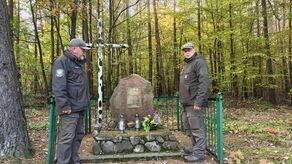 Tropią zapomniane mogiły. Muzeum we Włodawie tworzy mapę grobów wojennych