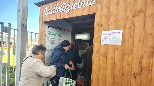 Nie każdy ma pełną lodówkę. Jadłodzielnia w Lublinie daje posiłek i nadzieję