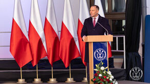 Karol Nawrocki list z apelem od Dzieci Zamojszczyzny odebrał przy okazji uczestnictwa w inauguracji roku akademickiego w Akademii Zamojskiej