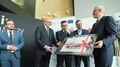 Prezydent Krzysztof Żuk, wiceprezydent Tomasz Fulara, Bogdan Kołciuk z MPK i Krzysztof Musiał z firmy Solaris