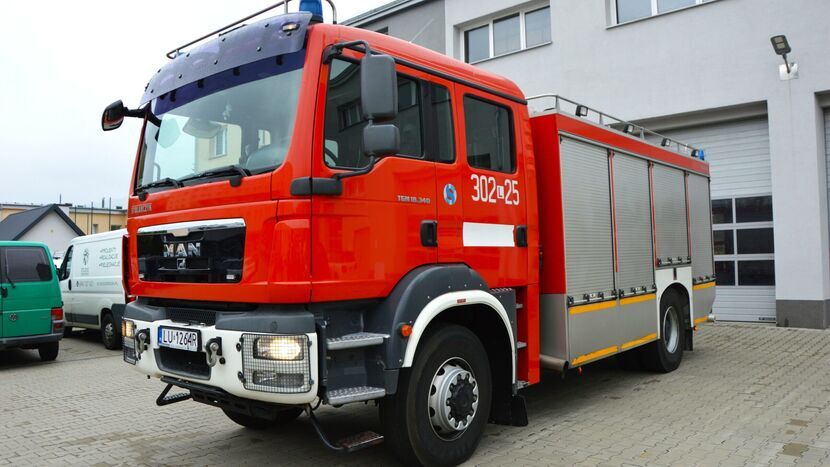 W oficjalnym przekazaniu wozu wzięli udział m.in. komendant miejski Państwowej Straży Pożarnej w Lublinie bryg. Paweł Kasperek, zastępca burmistrza Bychawy Łukasz Grabczyński, komendant gminny OSP Bogdan Tylus oraz przedstawiciele OSP w Bychawce Drugiej – prezes Dariusz Samborski i sekretarz Dariusz Kłos.