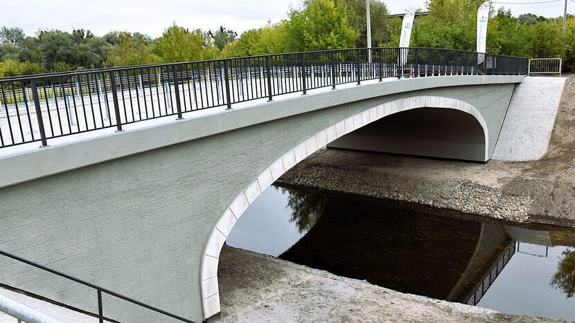 Ma 38 metrów długości i prawie 12 metrów szerokości – 3 października otwarto nowy most we Włodawie 