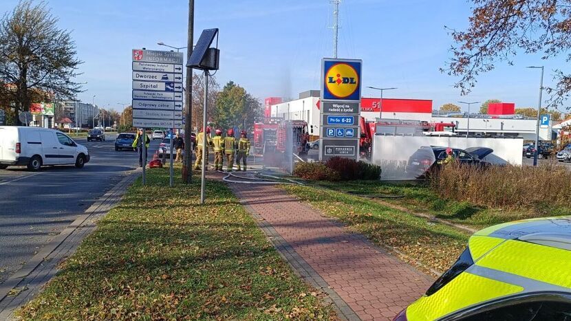 UIica Lubelska zablokowana. Ulatnia się gaz, dwa sklepy ewakuowane