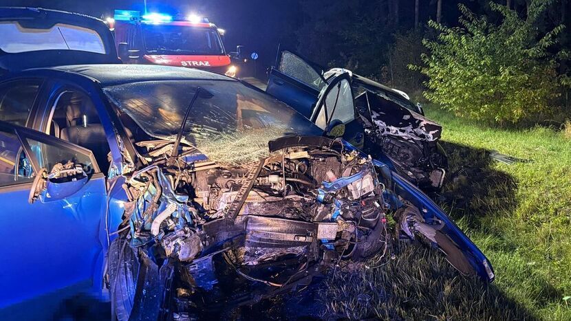 Audi i citroen biorące udział w wypadku zostały doszczętnie zniszczone
