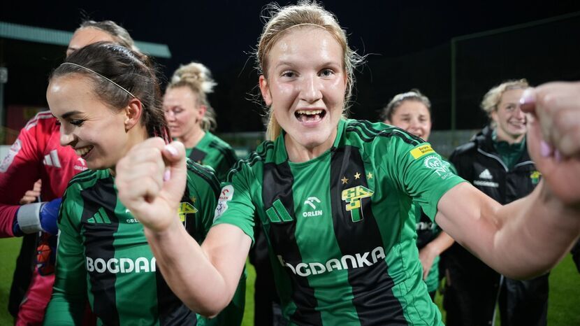 Julia Piętakiewicz świętuje zdobycie dwóch bramek