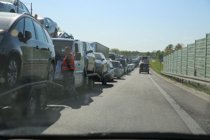 W środę weszło w życie nowe porozumienie handlowe UE z Ukrainą, które rozszerza zwolnienia celne i ułatwia handel. Na granicy trwa walka o równowagę między otwartym rynkiem a bezpieczeństwem konsumentów i rolników