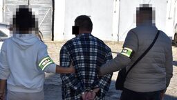 Przed policją próbował się ukryć pod podłogą