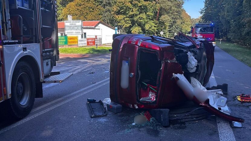 80-letni kierowca nie ustąpił pierwszeństwa ciężarówce. Dwie osoby ranne