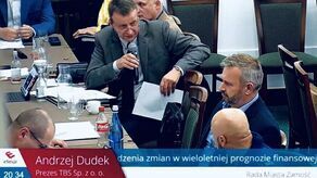Kalkulacje mówią, że obecnie wybudowanie bloku kosztuje 20 mln. Nie jestem w stanie wybudować taniej, niż to wynika z kosztorysu – mówił podczas sesji Andrzej Dudek. Wyjaśniał też radnym, że czynsze w najnowszym bloku wybudowanym przez TBS w 2019 roku wynoszą w tej chwili 16,50 zł za metr kwadratowy