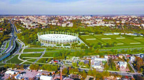 Wizualizacja pięknie zapowiadającego się stadionu przeszła do historii, ale historia toczy się dalej, zmierzając do sądowych sal