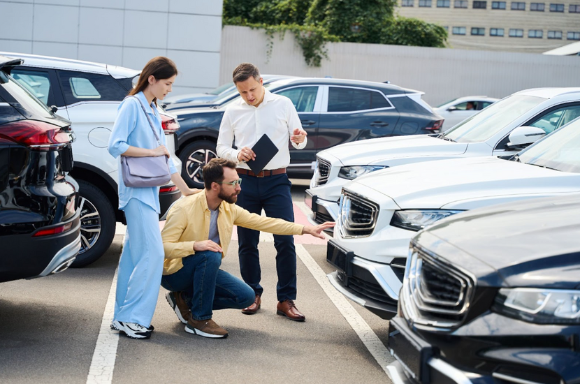 para oglądająca samochody poleasingowe<br />
https://elements.envato.com/car-dealership-manager-advises-spouses-when-choosi-HMXELUY