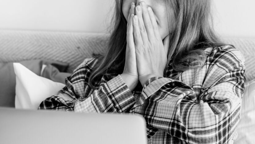 Kliknęła dla zysku, straciła oszczędności. Internetowy zarobek okazał się pułapką